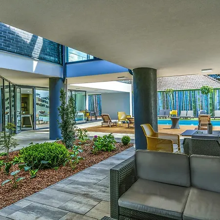 Ξενοδοχείο Open 4*